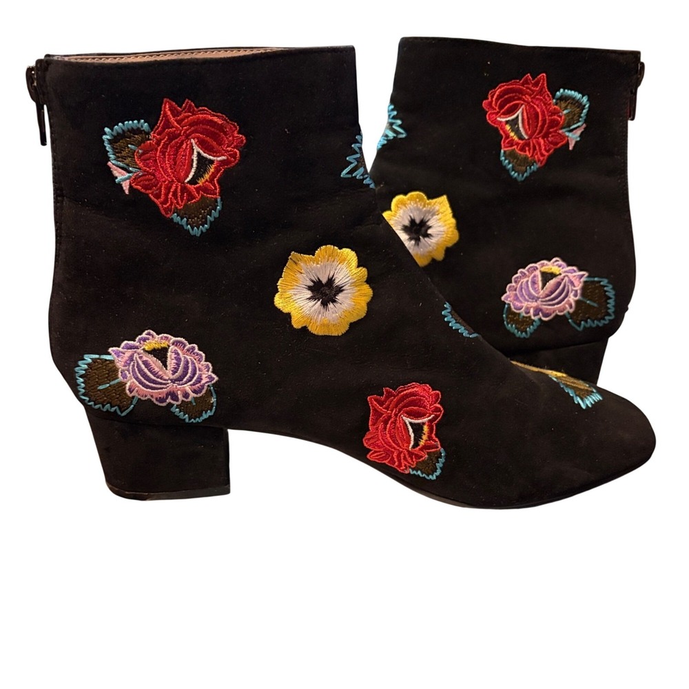 Betsey Johnson Black Velvet Floral Booties Embroidered Flowers Ankle Boots Sz 10 - Picture 6 of 8